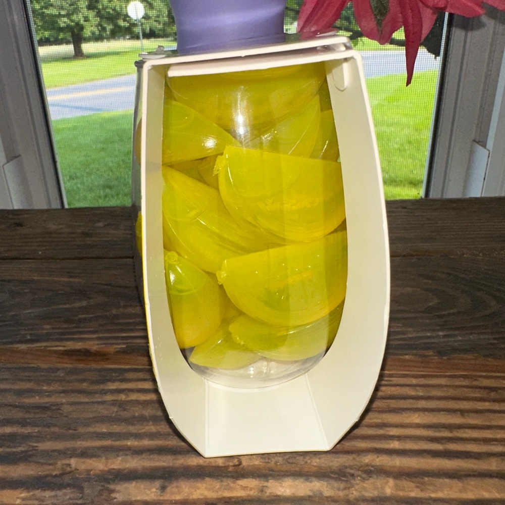Joie Yellow Lemon Ice Tray with Reusable Cup/16.5 OZ./NWT - Picture 4 of 5